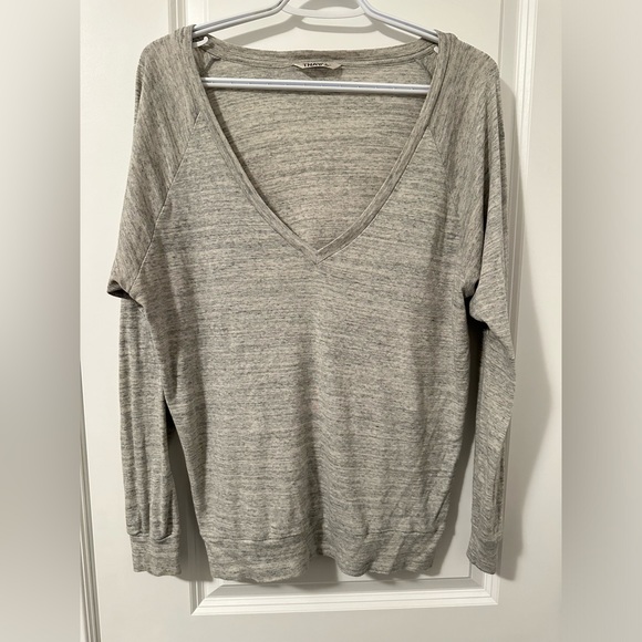 Aritzia TNA V Neck Long Sleeve T Shirt Heather Grey Size S - Picture 1 of 2